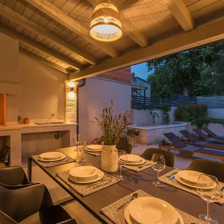 Stunning 3 Bedroom With Pool Poreč