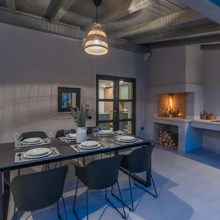Stunning 3 Bedroom With Pool Vila Porec