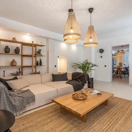 Stunning 3 Bedroom With Pool Willa