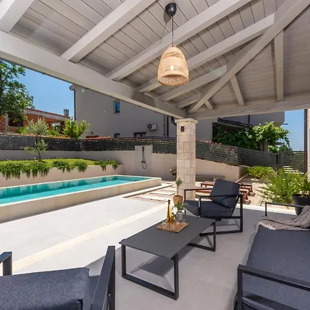 Stunning 3 Bedroom With Pool Vila *