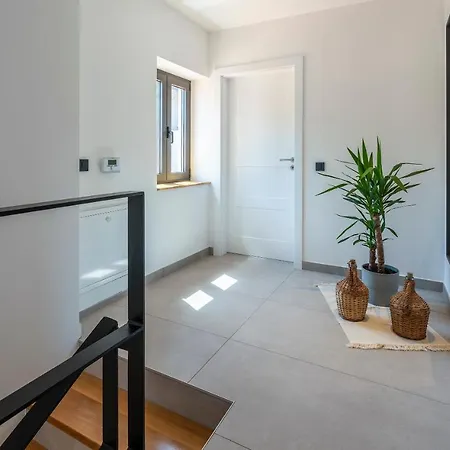Stunning 3 Bedroom With Pool Poreč