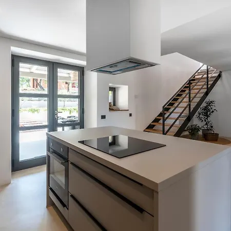 Stunning 3 Bedroom With Pool Vila Porec