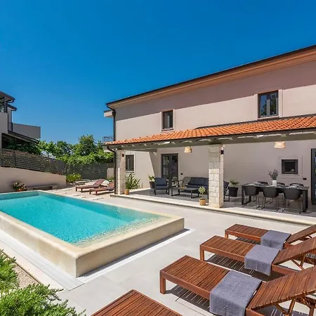 Stunning 3 Bedroom With Pool * Poreč