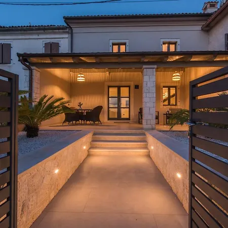Stunning 3 Bedroom With Pool * Poreč