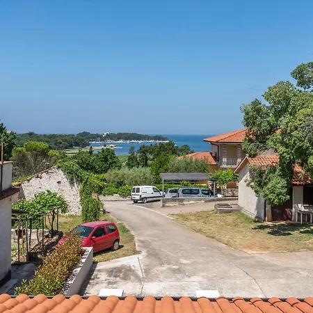 Villa Stunning 3 Bedroom With Pool Poreč