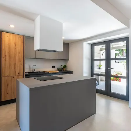 Stunning 3 Bedroom With Pool Poreč