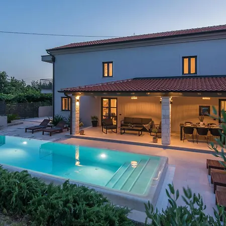 Stunning 3 Bedroom With Pool * Πόρετς