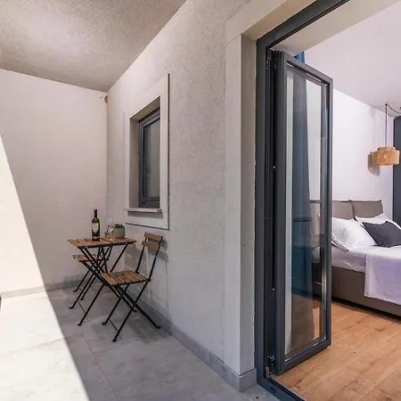 Stunning 3 Bedroom With Pool *